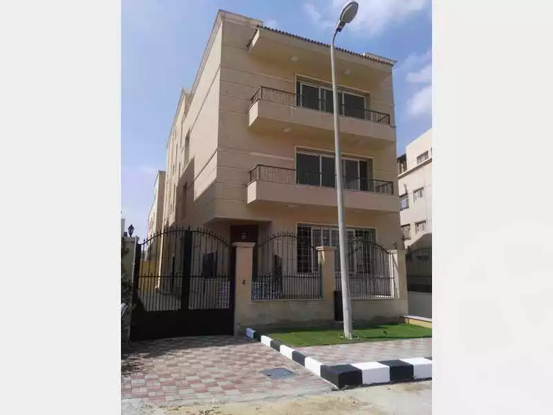 https://aqarmap.com.eg/ar/listing/3836424-for-sale-cairo-new-cairo-ganob-el-akadamiya-(south-academy-(b