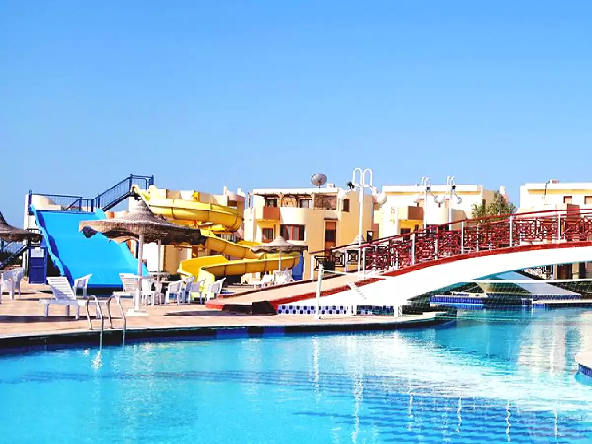 https://aqarmap.com.eg/ar/listing/2809689-projects-golden-beach-2