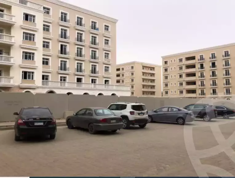 https://aqarmap.com.eg/ar/listing/3705228-for-sale-cairo-new-cairo-compounds-hyde-park