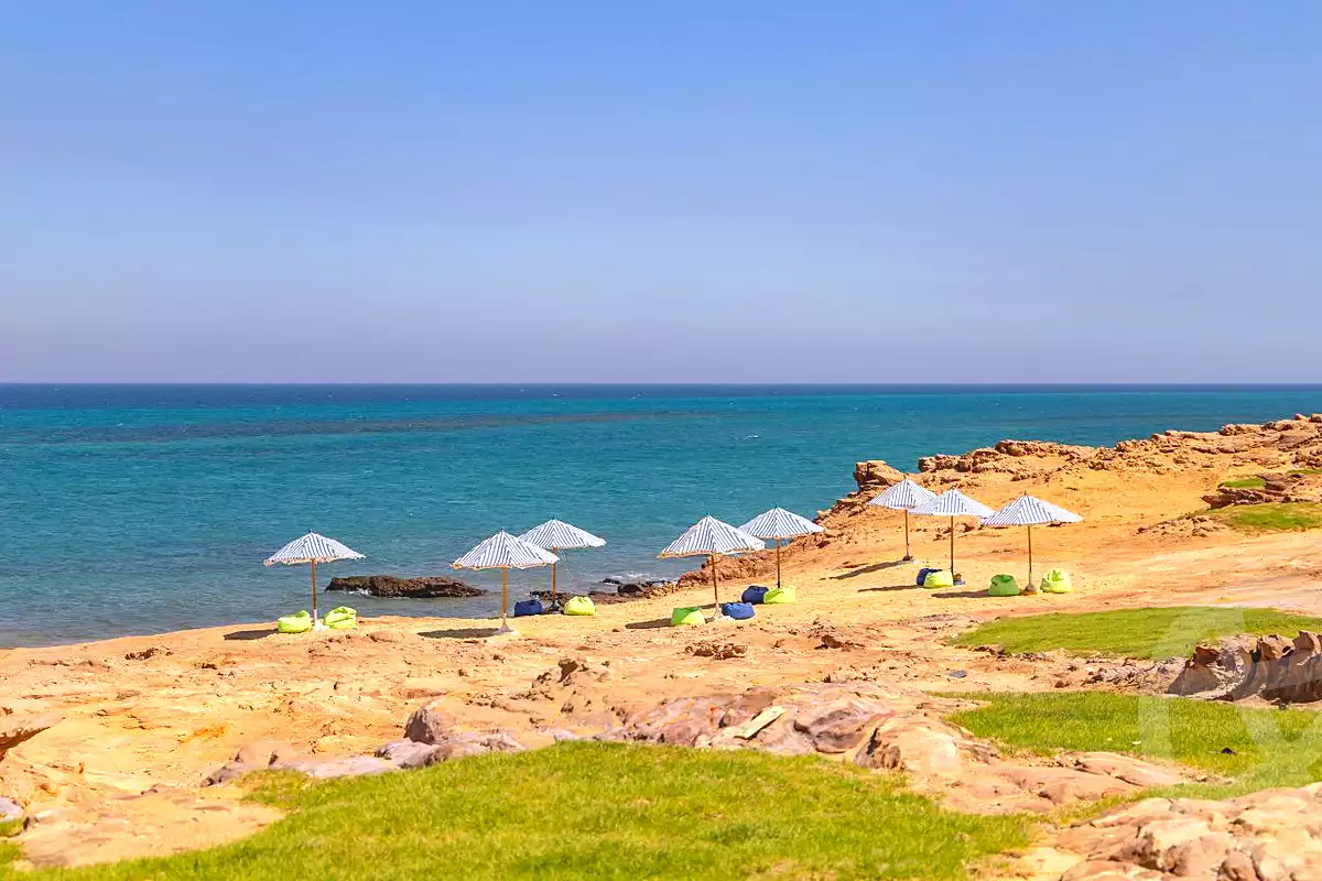 https://aqarmap.com.eg/ar/listing/6861696-for-sale-ain-elsokhna-resorts-hyfyn-bytsh-grb-lkhlyj-lltnmy-l-mrny