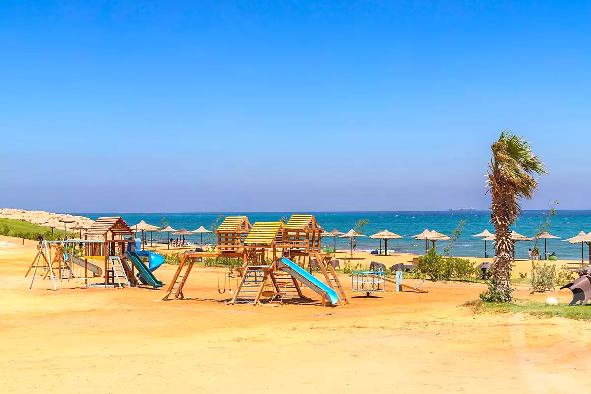 https://aqarmap.com.eg/ar/listing/6861696-for-sale-ain-elsokhna-resorts-hyfyn-bytsh-grb-lkhlyj-lltnmy-l-mrny