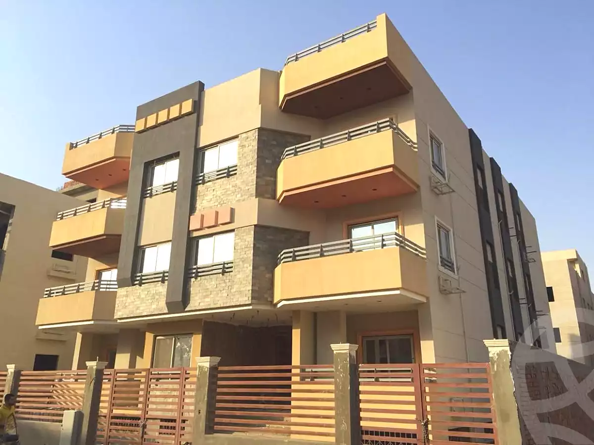 https://aqarmap.com.eg/ar/listing/3523902-for-sale-cairo-new-cairo-mntq-lrhb-phase-1-ahmed-rami-st