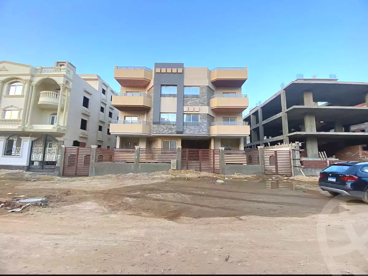 https://aqarmap.com.eg/ar/listing/3523902-for-sale-cairo-new-cairo-mntq-lrhb-phase-1-ahmed-rami-st