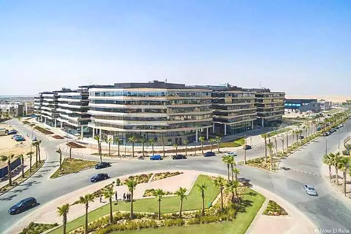 https://aqarmap.com.eg/ar/listing/3557472-for-rent-cairo-el-sheikh-zayed-city-compounds-in-sheikh-zayed-the-polygon