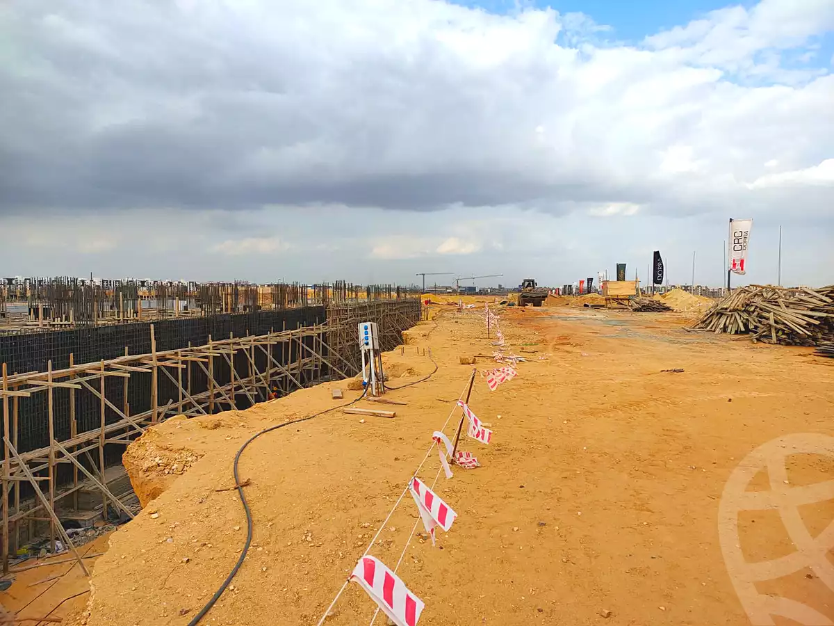 https://aqarmap.com.eg/ar/listing/3632858-for-sale-cairo-el-sheikh-zayed-city-compounds-kmbwnd-fyldj-wyst-dr-llttwyr
