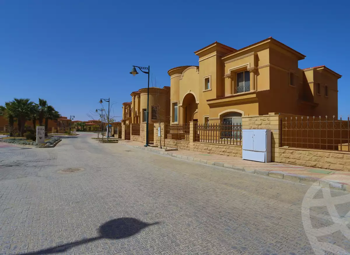 https://aqarmap.com.eg/ar/listing/3633187-for-sale-cairo-el-sheikh-zayed-city-compounds-in-sheikh-zayed-royal-meadows