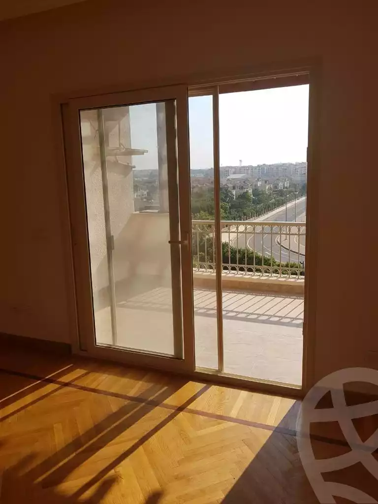 https://aqarmap.com.eg/ar/listing/3685126-for-sale-cairo-el-sheikh-zayed-city-compounds-greens