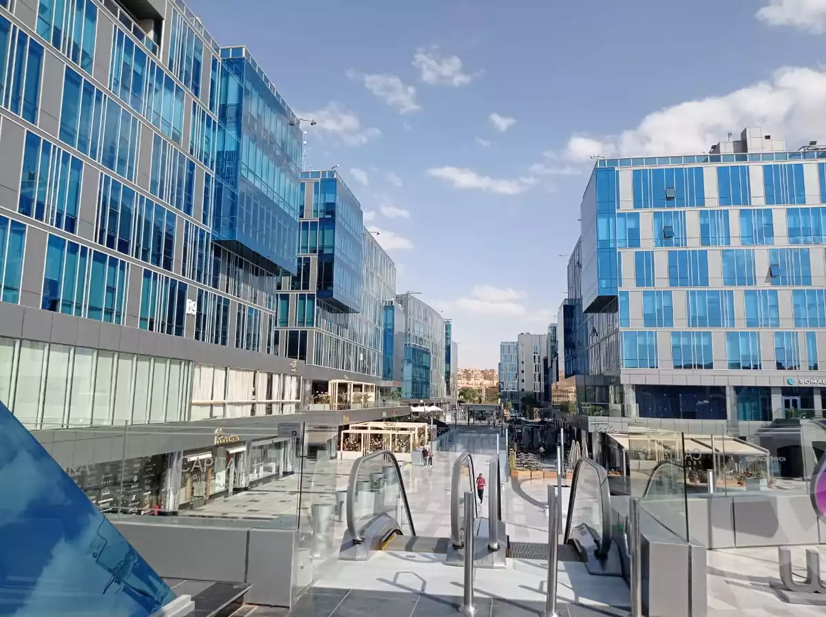 https://aqarmap.com.eg/ar/listing/4063652-for-sale-cairo-el-sheikh-zayed-city-compounds-in-sheikh-zayed-capital-business-park
