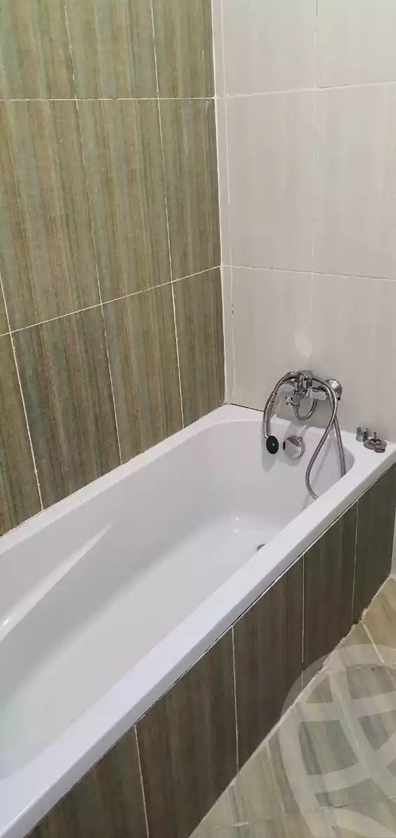 https://aqarmap.com.eg/ar/listing/4042222-for-rent-cairo-new-cairo-compounds-mena-residence