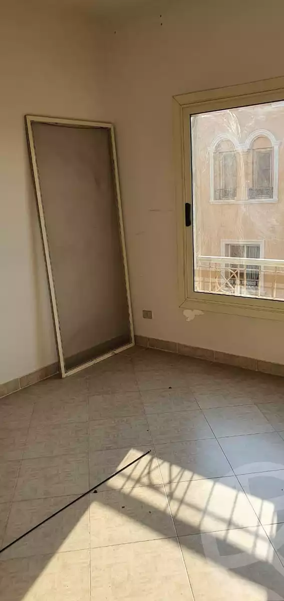 https://aqarmap.com.eg/ar/listing/4042222-for-rent-cairo-new-cairo-compounds-mena-residence