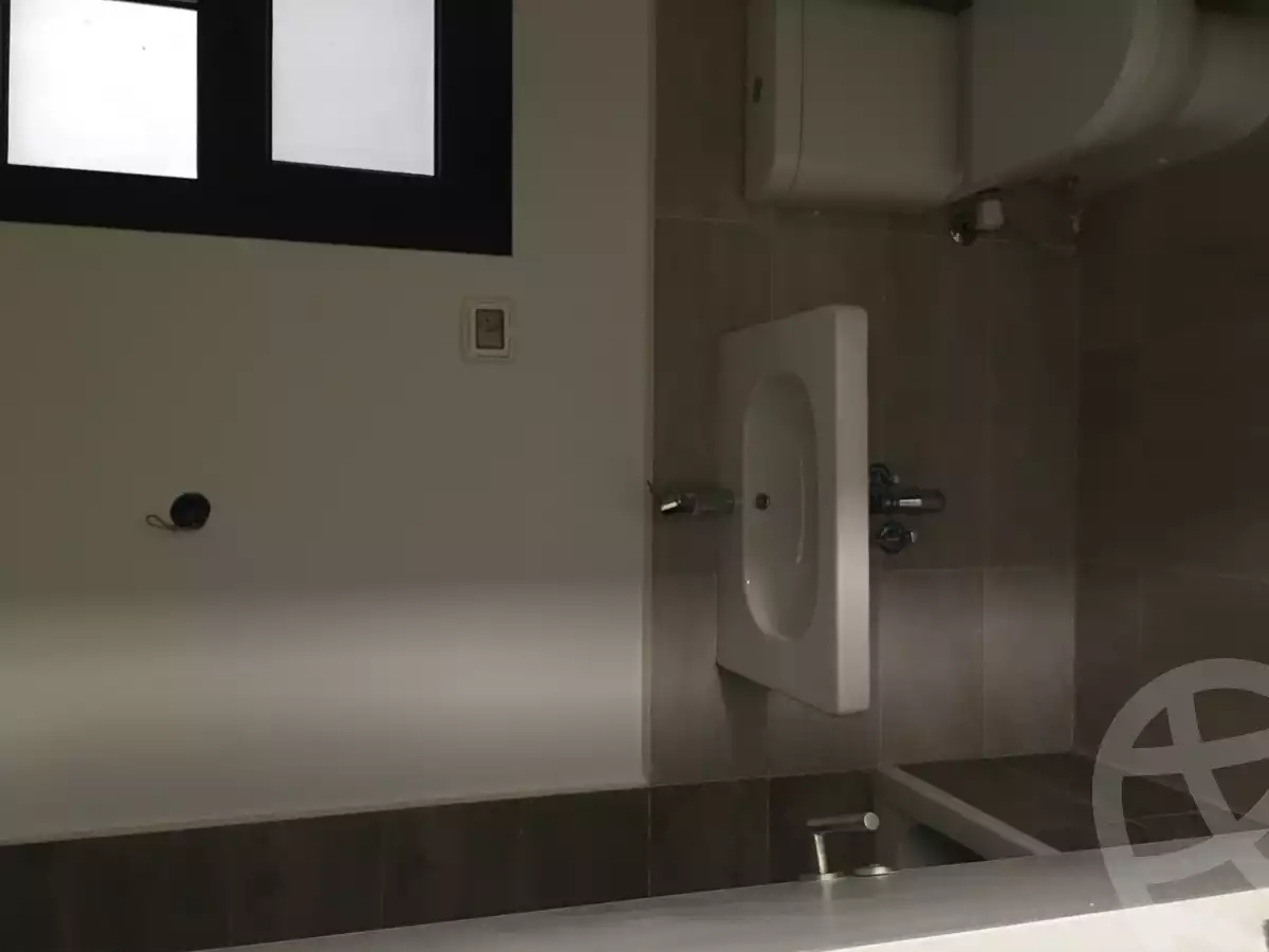 https://aqarmap.com.eg/ar/listing/3732837-for-rent-mdyn-lshrwq-compounds-alborouj