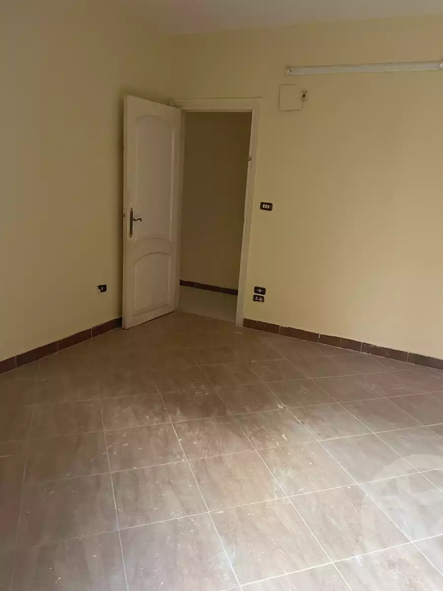 https://aqarmap.com.eg/ar/listing/4296896-for-rent-cairo-6th-of-october-el-ahyaa-neighborhood-2nd-divided-from-al-kafrawei-st