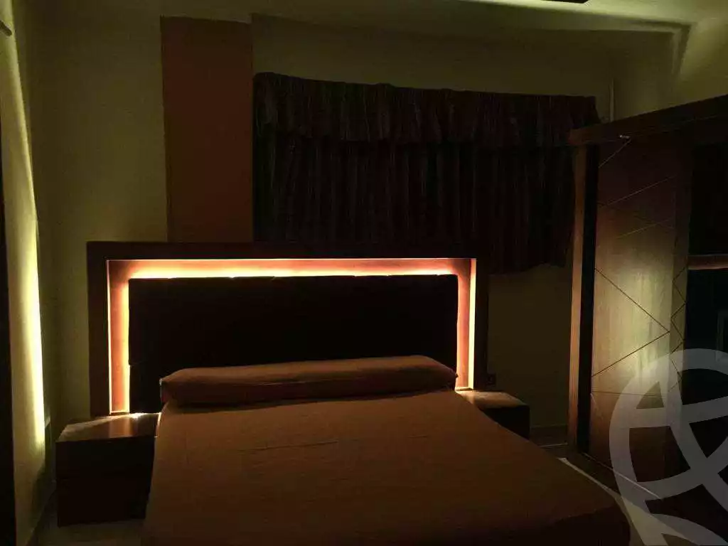 https://aqarmap.com.eg/ar/listing/3832836-for-sale-cairo-el-sheikh-zayed-city-shr-lbstn