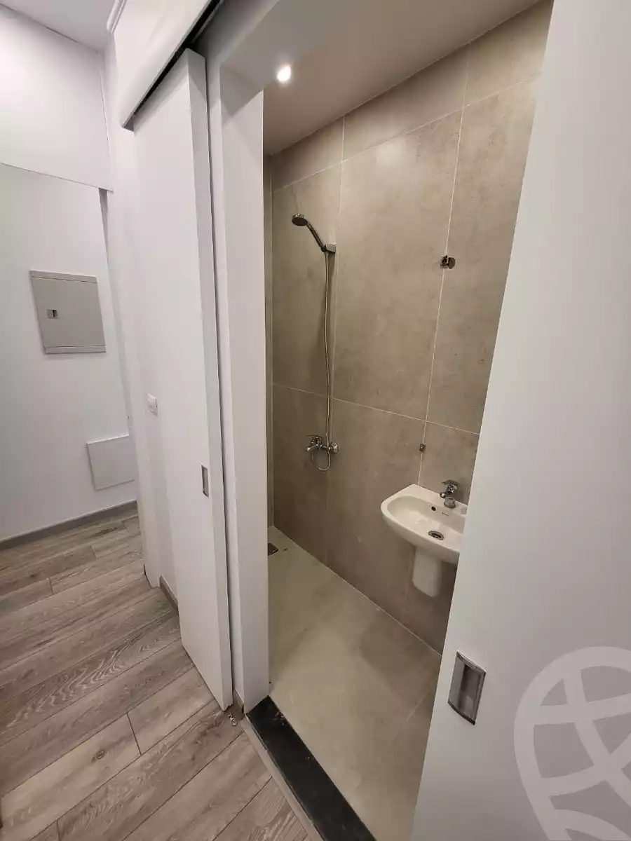 https://aqarmap.com.eg/ar/listing/3854342-for-rent-cairo-el-sheikh-zayed-city-compounds-kmbwnd-wyst-twn-swdyk