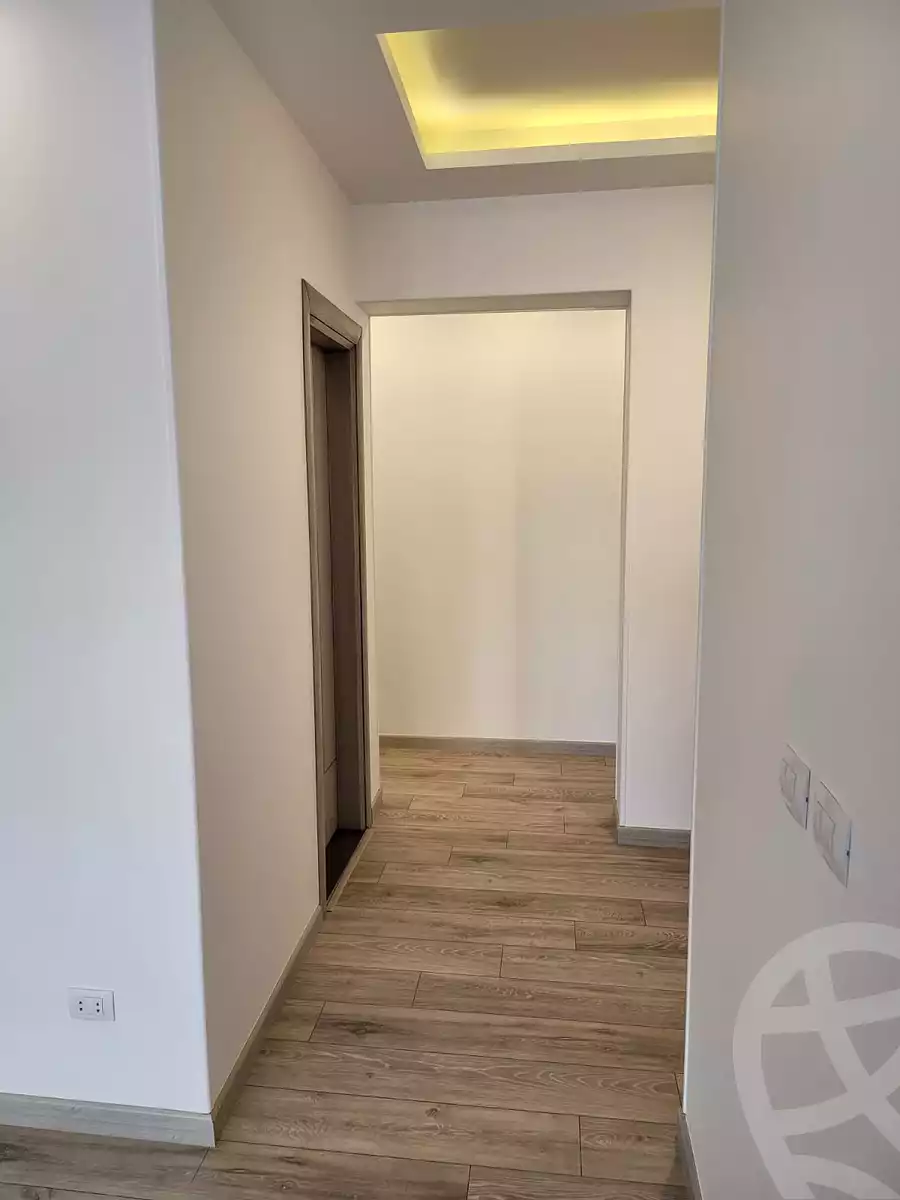 https://aqarmap.com.eg/ar/listing/3854342-for-rent-cairo-el-sheikh-zayed-city-compounds-kmbwnd-wyst-twn-swdyk
