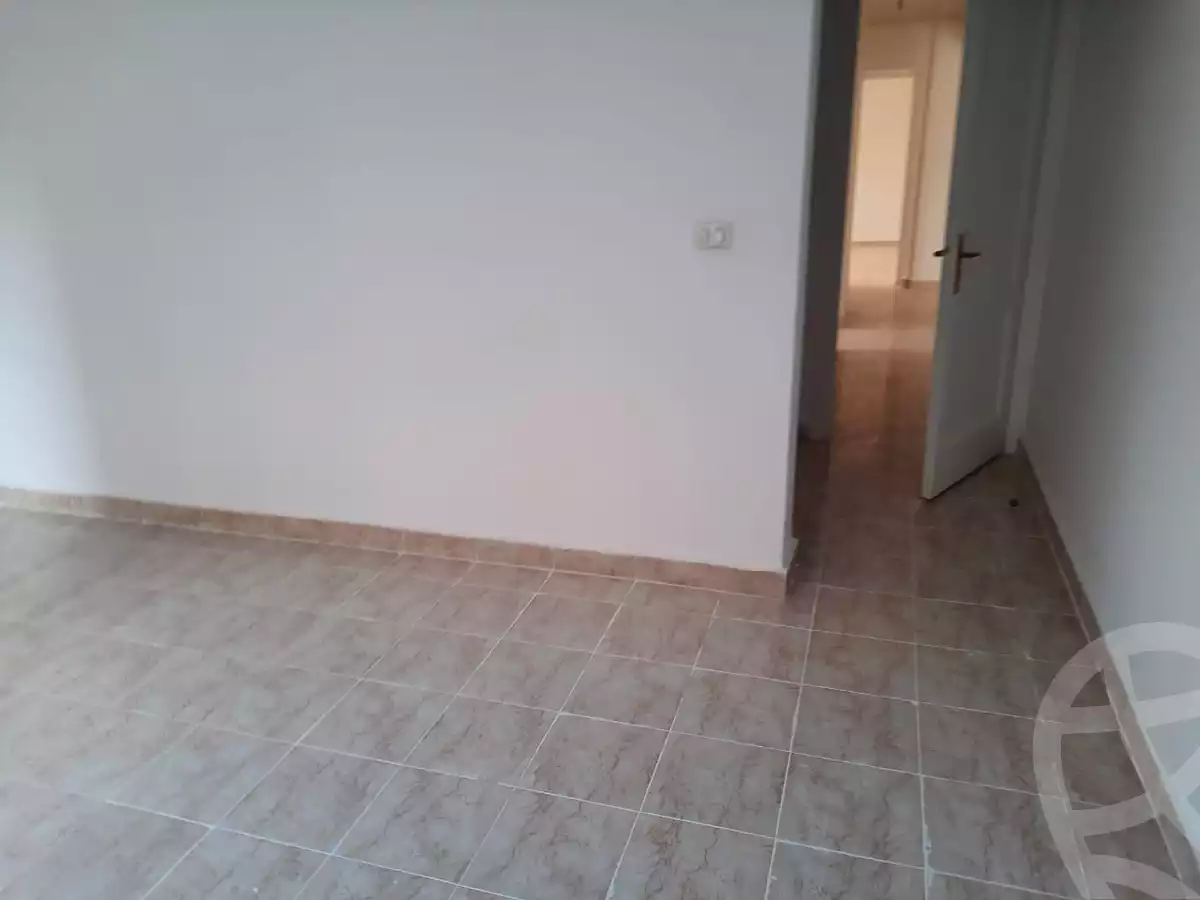 https://aqarmap.com.eg/ar/listing/3868871-for-sale-cairo-new-cairo-lrhb-city-phase-8