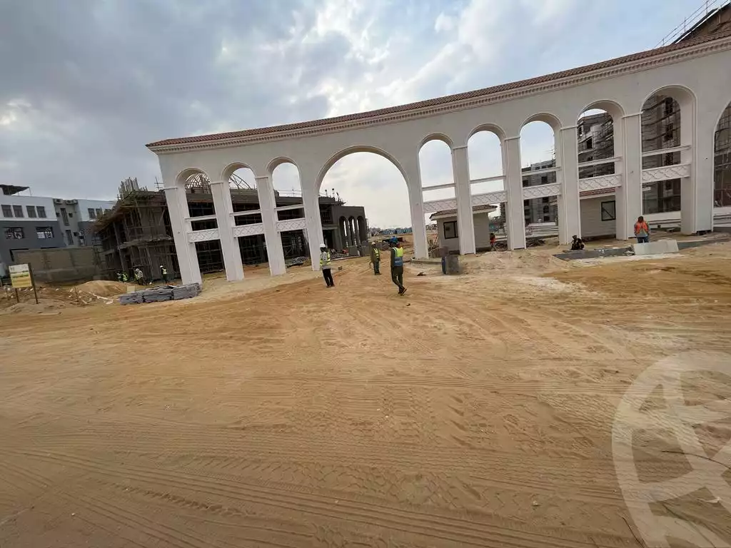 https://aqarmap.com.eg/ar/listing/3873490-for-sale-cairo-el-sheikh-zayed-city-compounds-kmbwnd-fyldj-wyst-dr-llttwyr