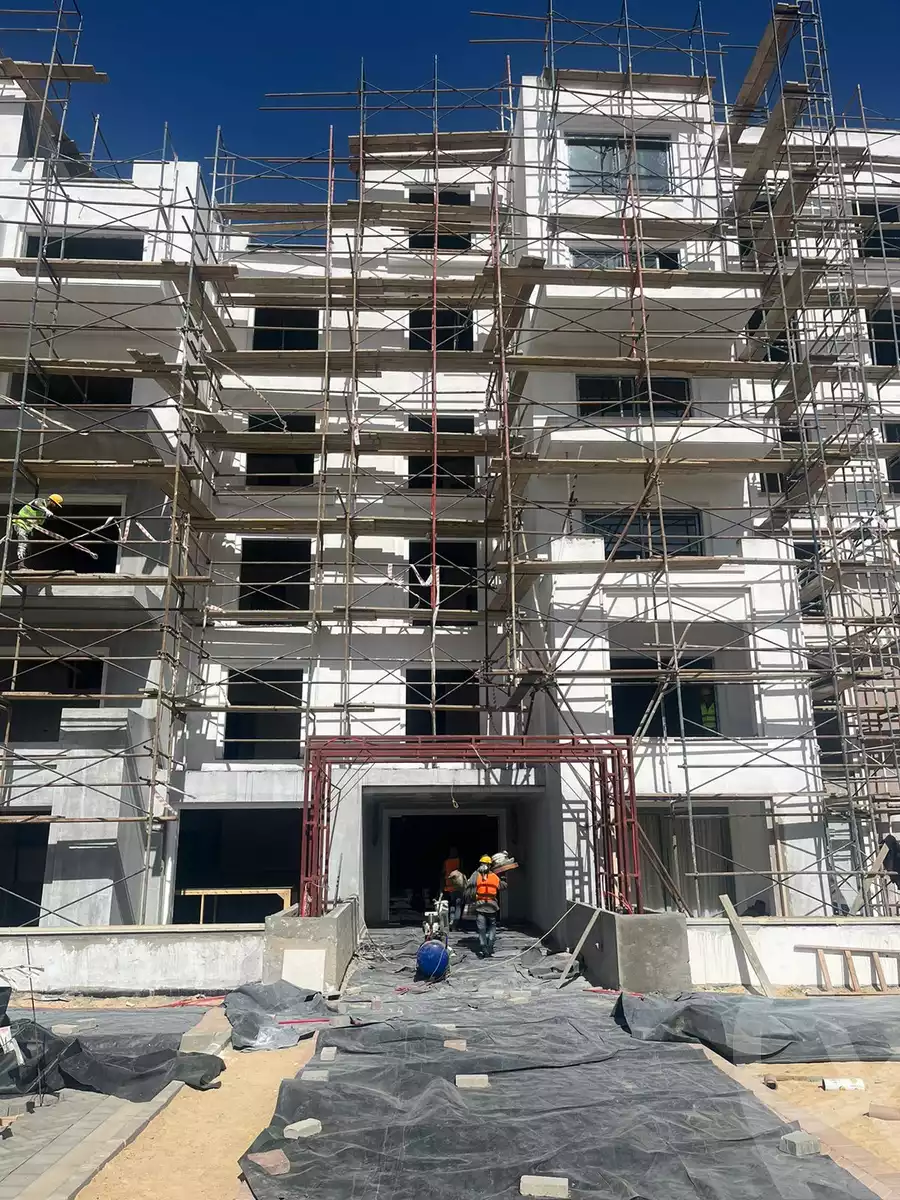 https://aqarmap.com.eg/ar/listing/3874368-for-sale-cairo-el-sheikh-zayed-city-compounds-kmbwnd-fyldj-wyst-dr-llttwyr