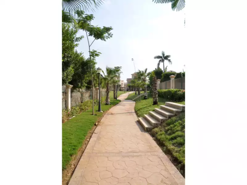 https://aqarmap.com.eg/ar/listing/3880513-for-sale-cairo-el-sheikh-zayed-city-compounds-greens
