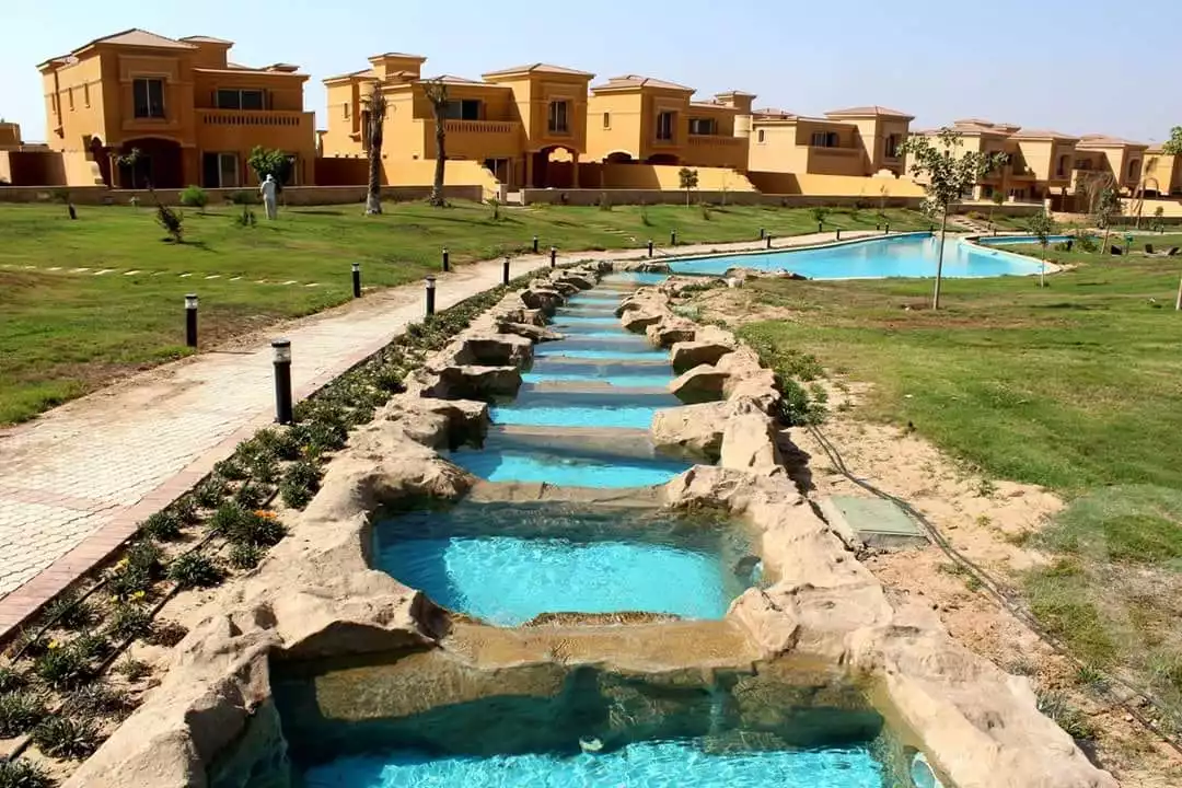 https://aqarmap.com.eg/ar/listing/3918913-for-sale-cairo-el-sheikh-zayed-city-compounds-in-sheikh-zayed-royal-meadows