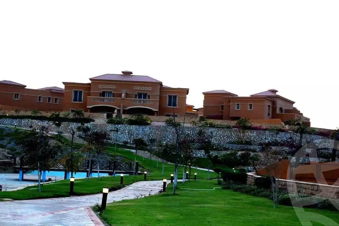 https://aqarmap.com.eg/ar/listing/3939449-for-sale-cairo-el-sheikh-zayed-city-compounds-in-sheikh-zayed-royal-meadows