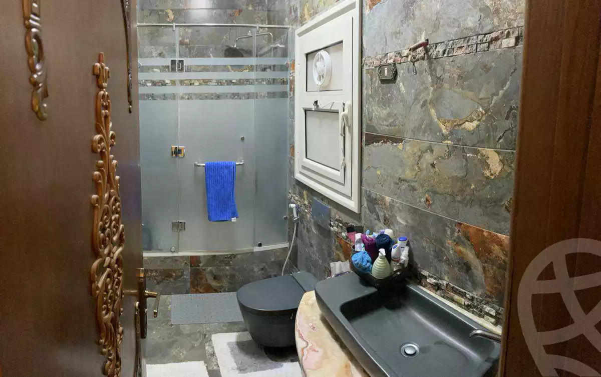 https://aqarmap.com.eg/ar/listing/3963370-for-sale-cairo-new-cairo-first-settlement-mhwr-mstfy-kml