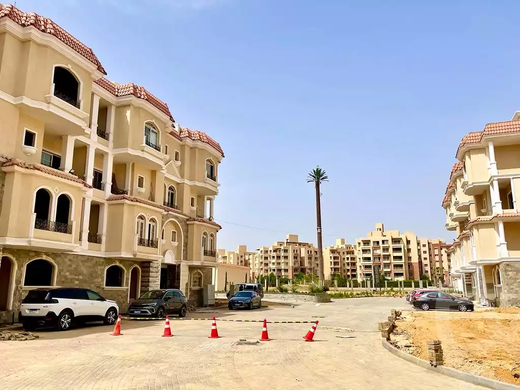 https://aqarmap.com.eg/en/listing/4048669-for-sale-cairo-6th-of-october-compounds-bhy