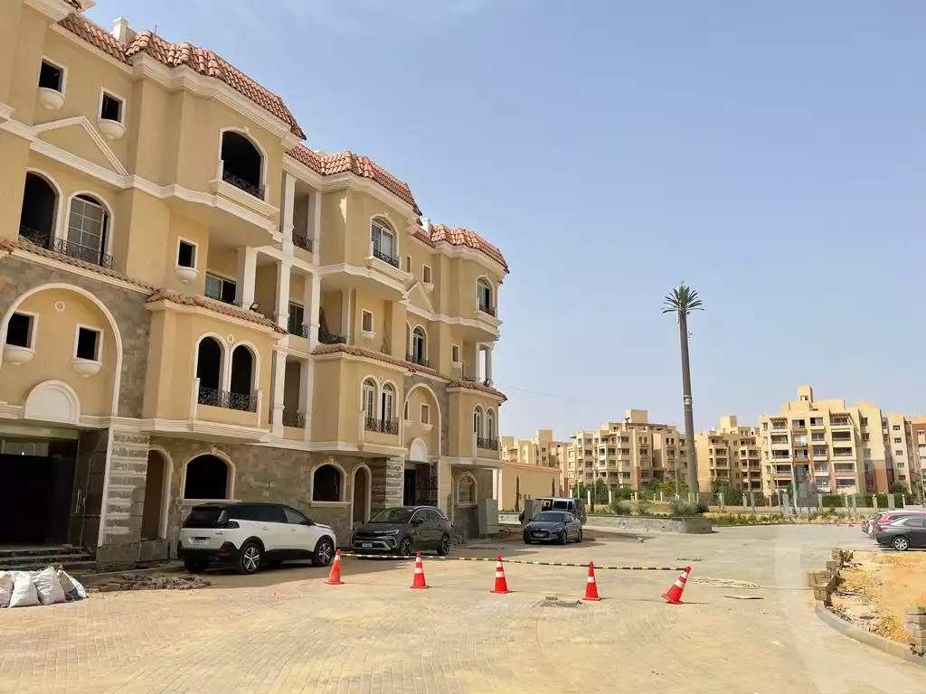 https://aqarmap.com.eg/en/listing/4048669-for-sale-cairo-6th-of-october-compounds-bhy