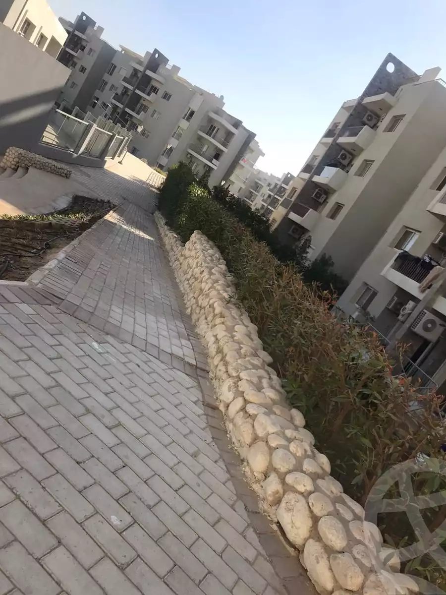 https://aqarmap.com.eg/en/listing/4070409-for-sale-cairo-el-sheikh-zayed-city-compounds-greens