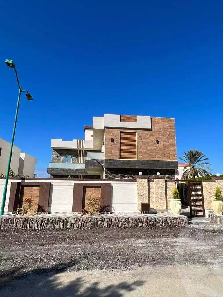https://aqarmap.com.eg/ar/listing/4071399-for-sale-alexandria-compounds-kmbwnd-l-rwb-rwyl