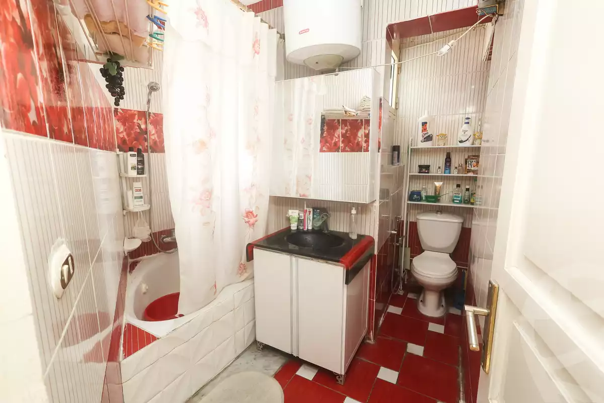 https://aqarmap.com.eg/en/listing/4074948-for-sale-alexandria-sidi-gaber-shr-sydy-jbr