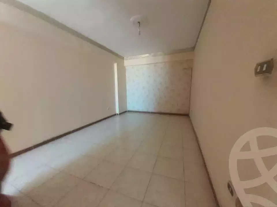 https://aqarmap.com.eg/ar/listing/4082469-for-sale-alexandria-moharram-bey-erfan-st