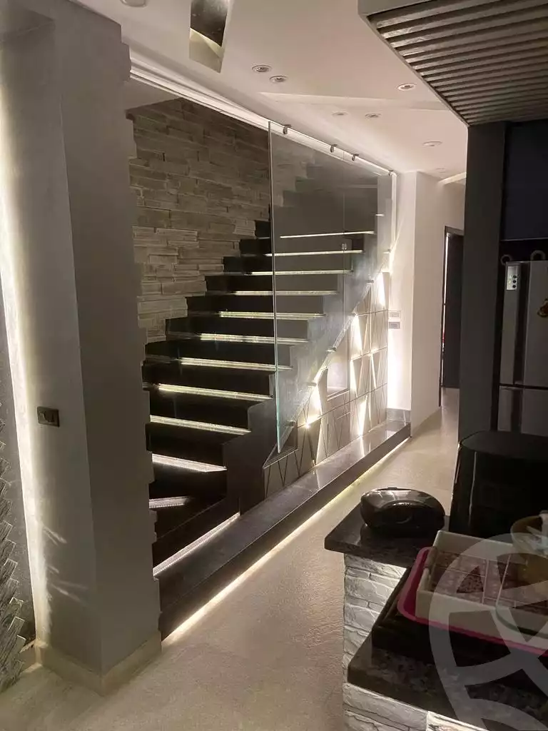 https://aqarmap.com.eg/en/listing/4087431-for-sale-cairo-new-cairo-compounds-mountain-view-hyde-park