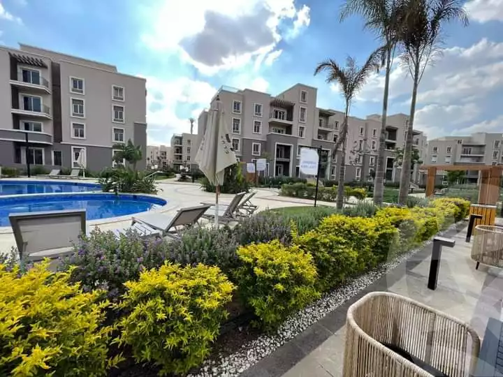https://aqarmap.com.eg/ar/listing/4091392-for-sale-cairo-6th-of-october-compound-october-plaza