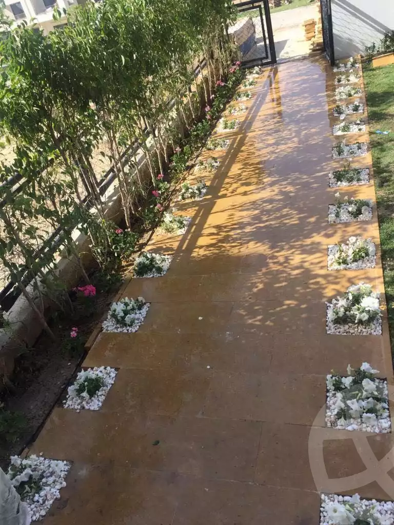 https://aqarmap.com.eg/ar/listing/4100390-for-sale-cairo-el-sheikh-zayed-city-compounds-in-sheikh-zayed-beverly-hills