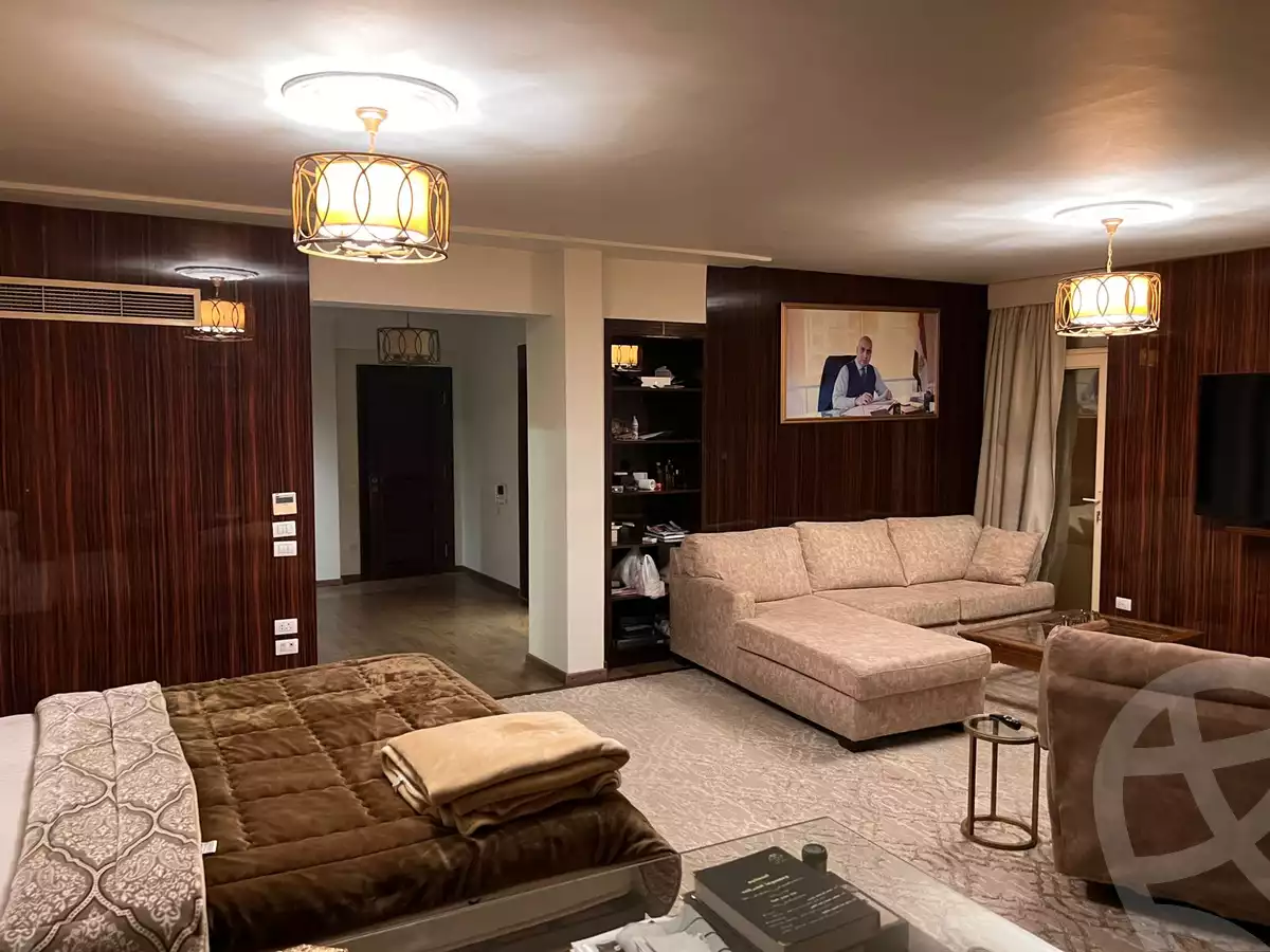 https://aqarmap.com.eg/ar/listing/4110436-for-sale-cairo-el-sheikh-zayed-city-compounds-in-sheikh-zayed-royal-city