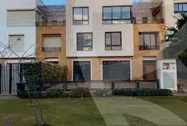 https://aqarmap.com.eg/ar/listing/4112086-for-sale-cairo-el-sheikh-zayed-city-compounds-kmbwnd-wyst-twn-swdyk