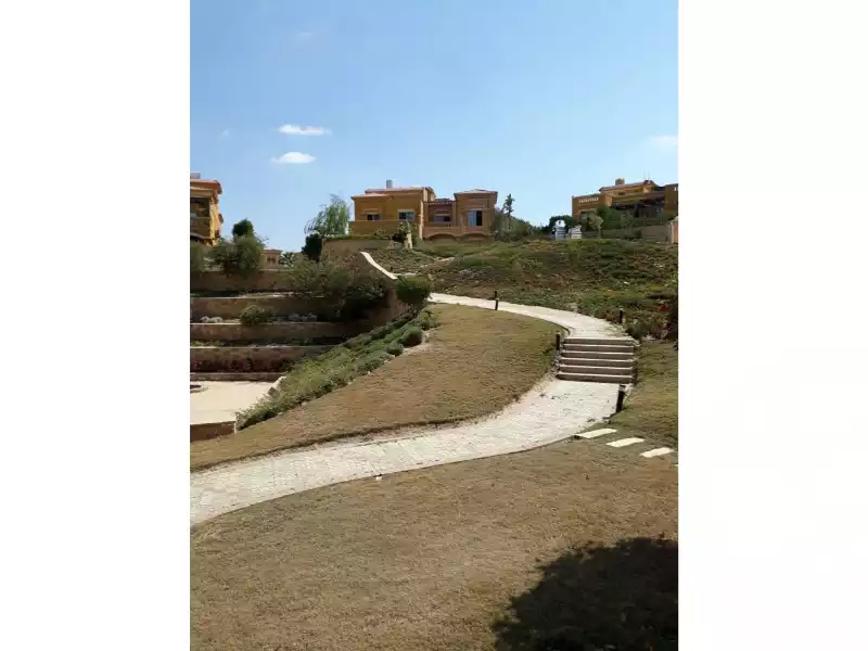 https://aqarmap.com.eg/en/listing/4119896-for-sale-cairo-el-sheikh-zayed-city-compounds-in-sheikh-zayed-royal-meadows