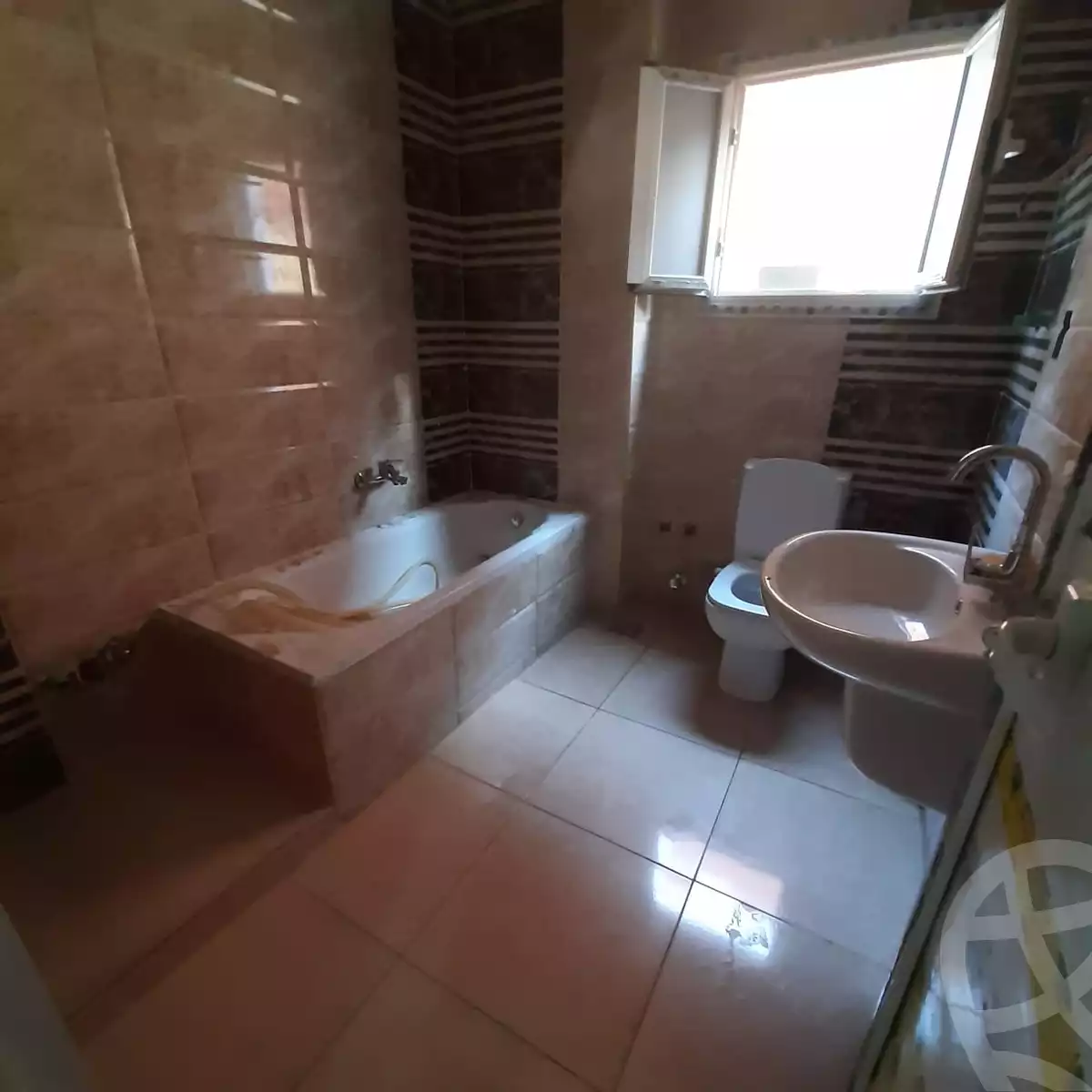 https://aqarmap.com.eg/ar/listing/4140531-for-sale-cairo-el-obour-fifth-neighborhood-mashhour-ahmed-mashhour-st