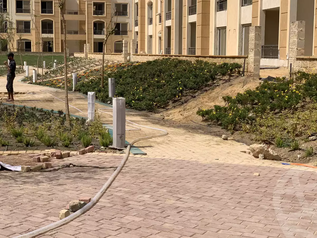 https://aqarmap.com.eg/en/listing/4155558-for-sale-cairo-new-cairo-compounds-stwn-ryzydns-by-ar-y-llttwyr