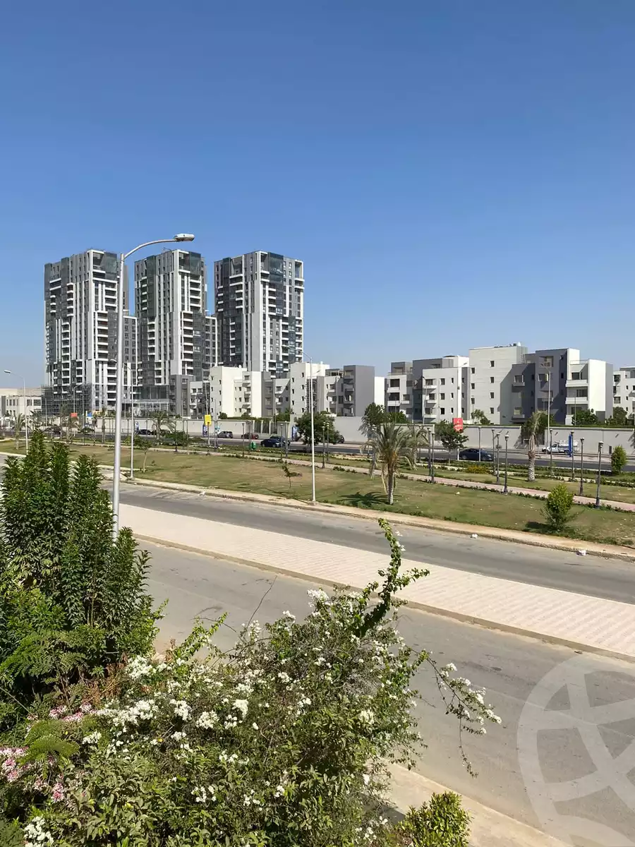https://aqarmap.com.eg/ar/listing/4157443-for-sale-cairo-6th-of-october-compound-el-worod