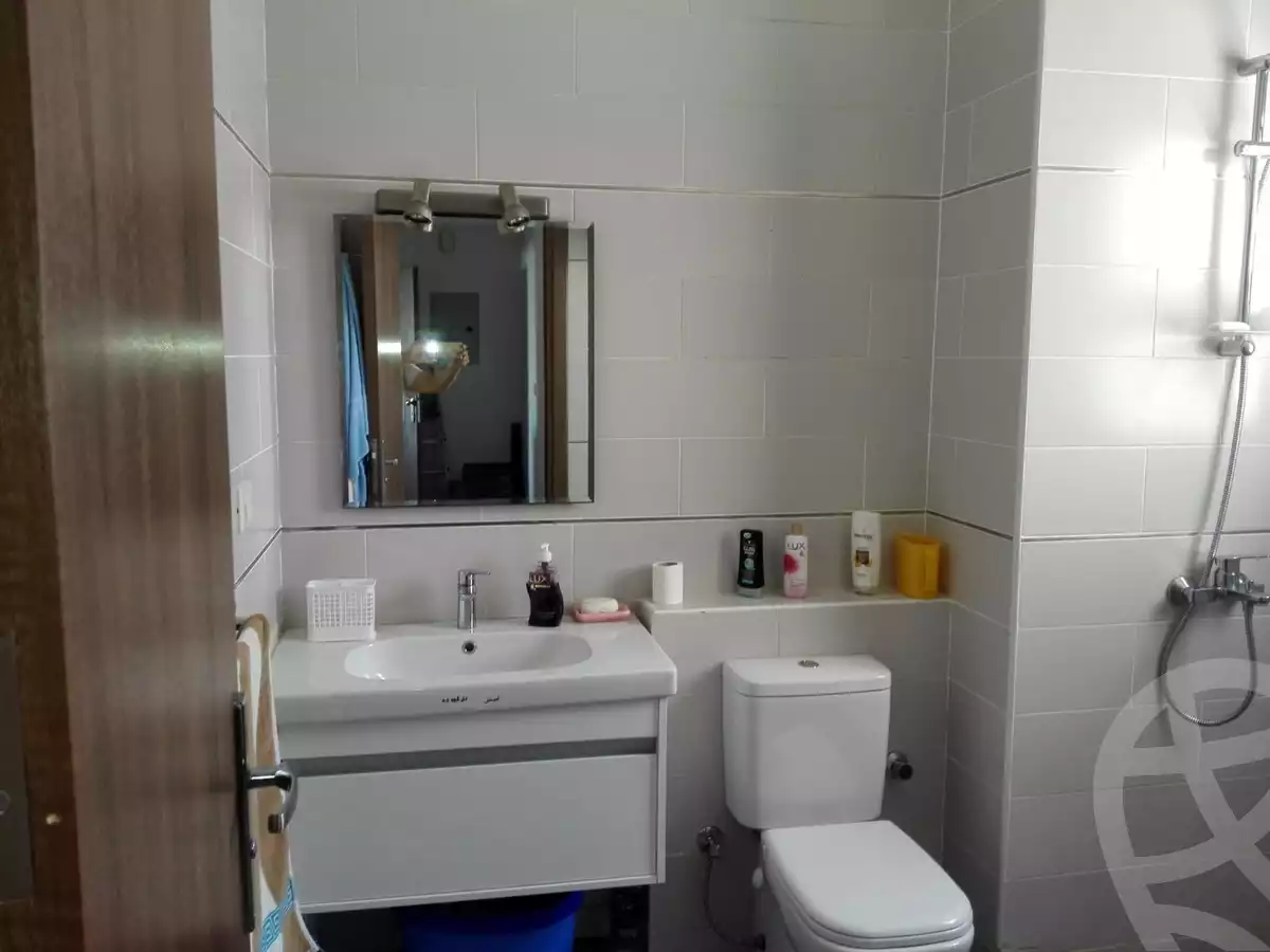 https://aqarmap.com.eg/ar/listing/4159311-for-sale-amwaj-1