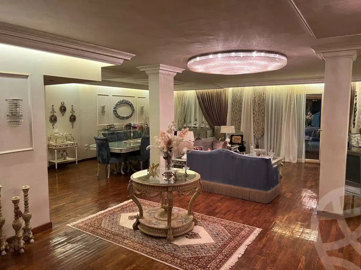 https://aqarmap.com.eg/ar/listing/4167035-for-sale-cairo-el-sheikh-zayed-city-compounds-in-sheikh-zayed-royal-city