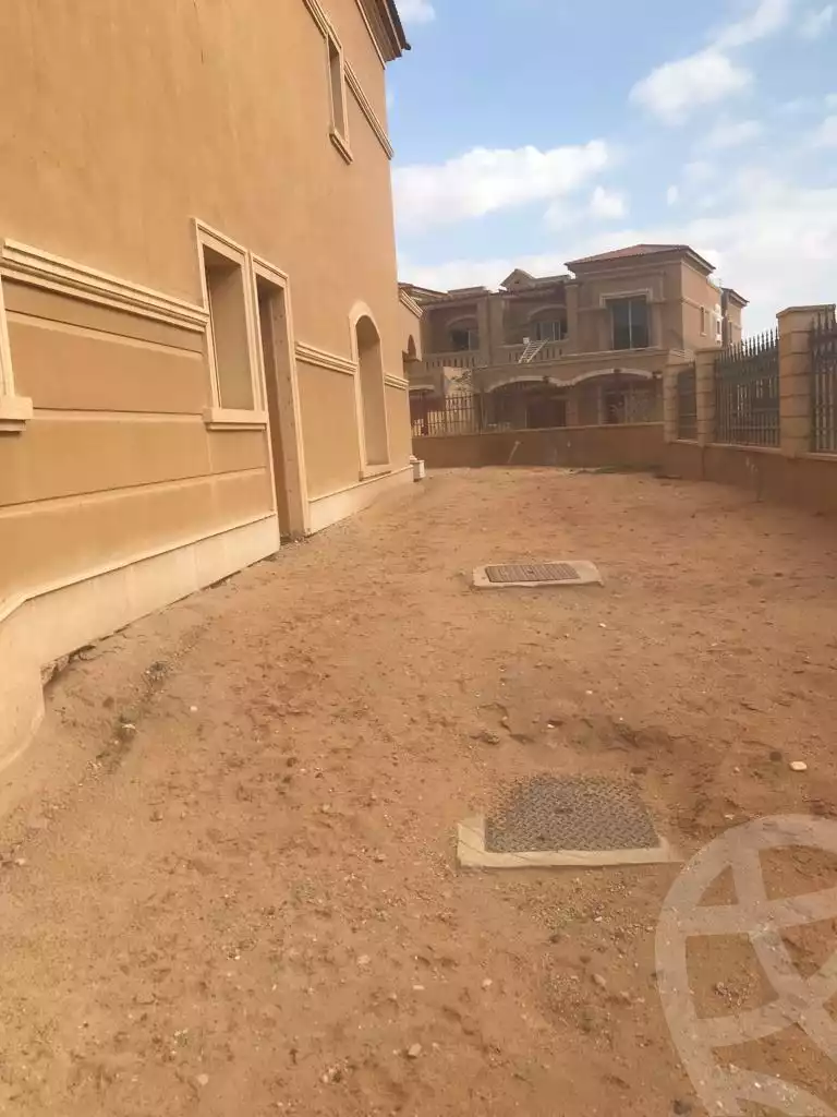 https://aqarmap.com.eg/en/listing/4179152-for-sale-cairo-el-sheikh-zayed-city-compounds-in-sheikh-zayed-royal-meadows