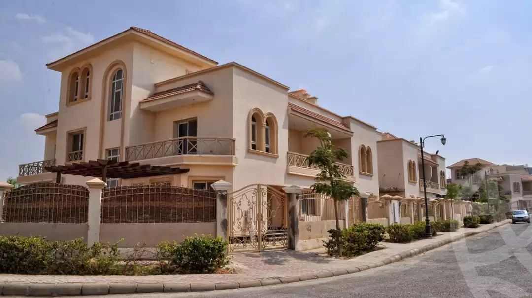 https://aqarmap.com.eg/en/listing/4196464-for-sale-cairo-el-sheikh-zayed-city-compounds-greens