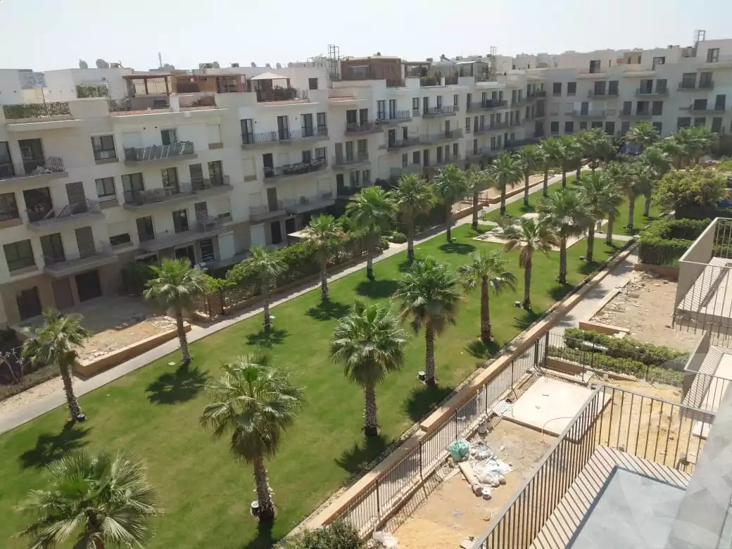 https://aqarmap.com.eg/ar/listing/4260396-for-sale-cairo-el-sheikh-zayed-city-compounds-in-sheikh-zayed-the-courtyard