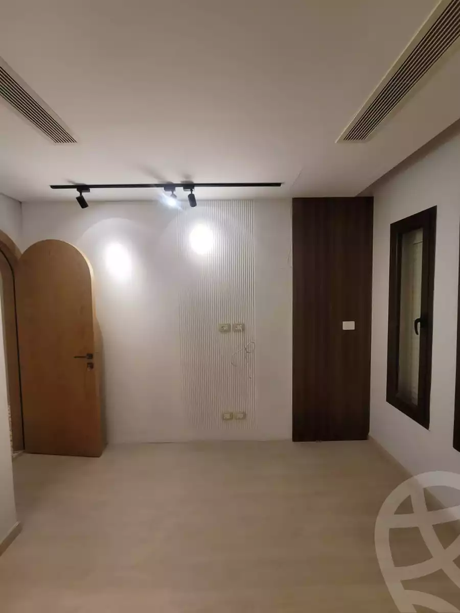 https://aqarmap.com.eg/ar/listing/4266045-for-sale-cairo-el-sheikh-zayed-city-compounds-in-sheikh-zayed-beverly-hills