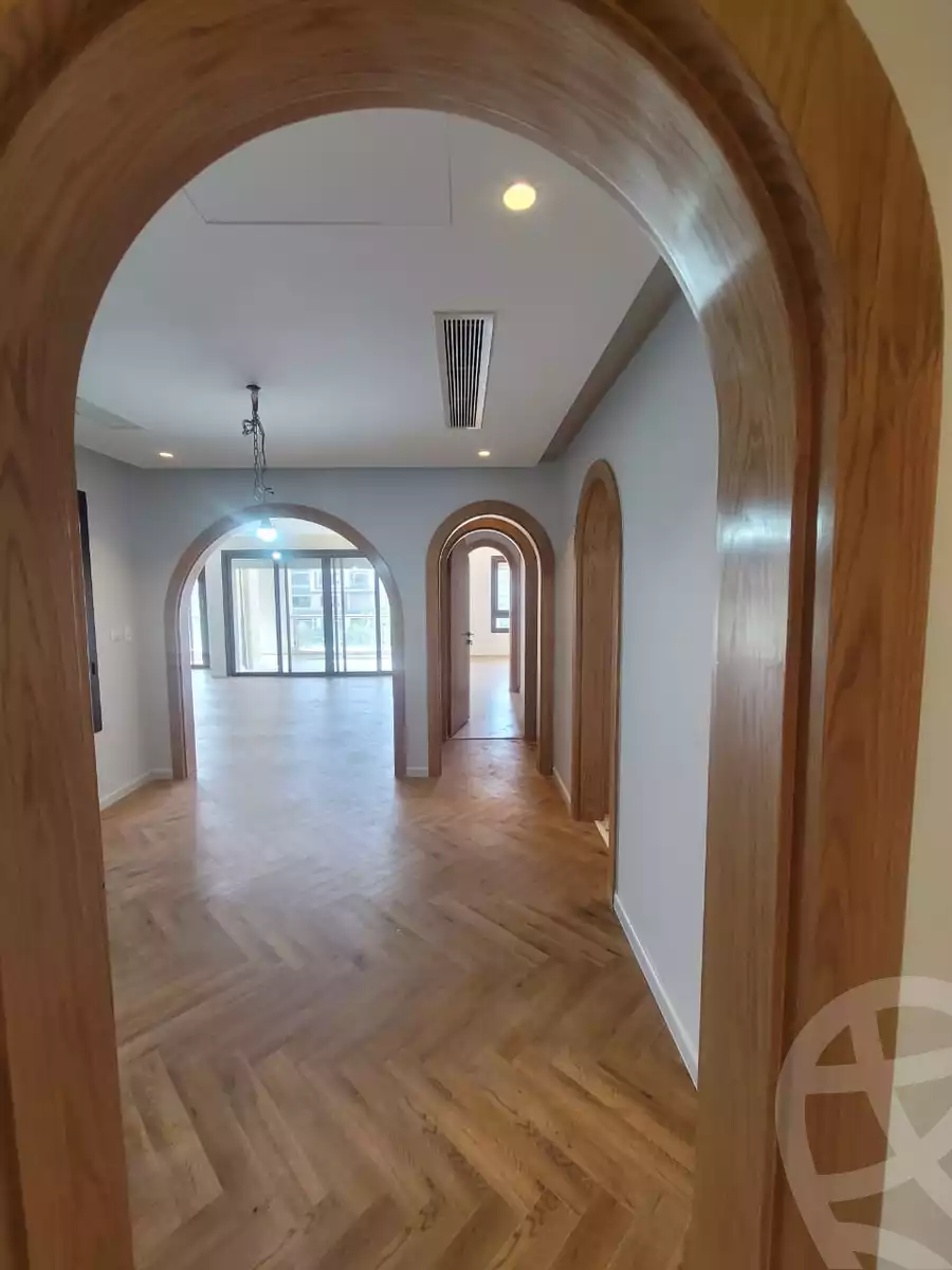 https://aqarmap.com.eg/ar/listing/4271438-for-sale-cairo-el-sheikh-zayed-city-compounds-in-sheikh-zayed-beverly-hills