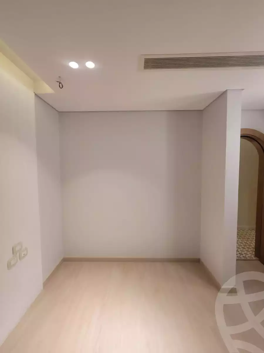 https://aqarmap.com.eg/ar/listing/4271438-for-sale-cairo-el-sheikh-zayed-city-compounds-in-sheikh-zayed-beverly-hills