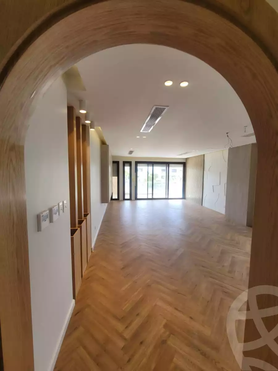 https://aqarmap.com.eg/ar/listing/4271438-for-sale-cairo-el-sheikh-zayed-city-compounds-in-sheikh-zayed-beverly-hills